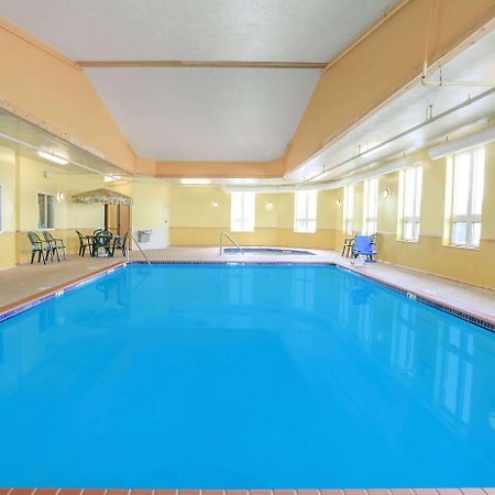 Super 8 By Wyndham Sault Ste. Marie Hotel Exterior photo